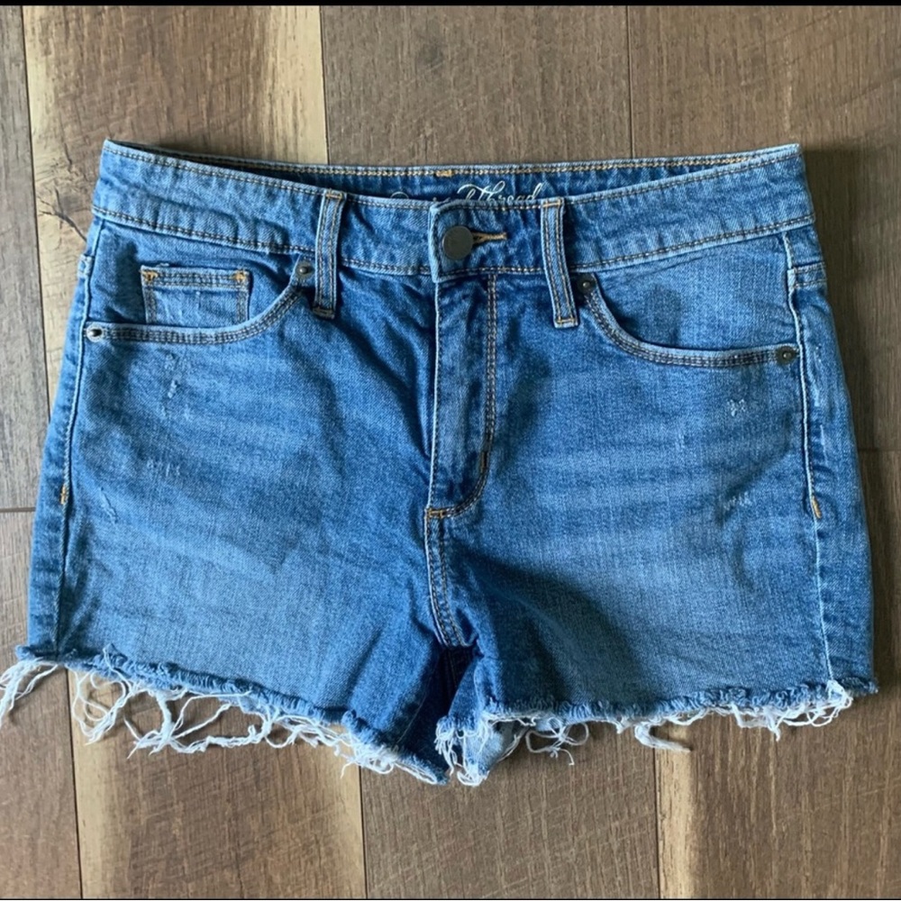 Universal Thread Slightly Distressed Cut-Off Jeans Sz4